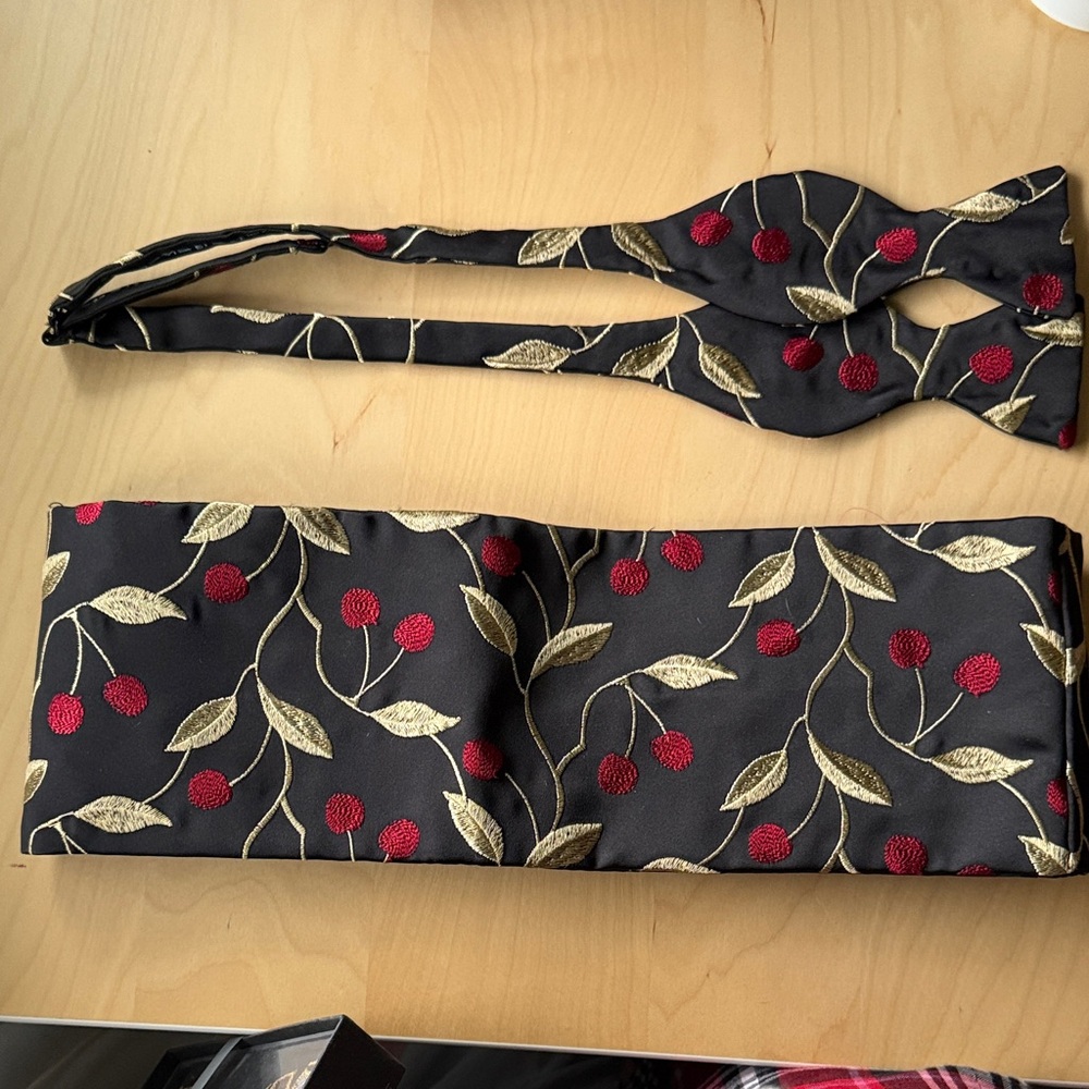 Elegant Black and Red Floral Men's Tie